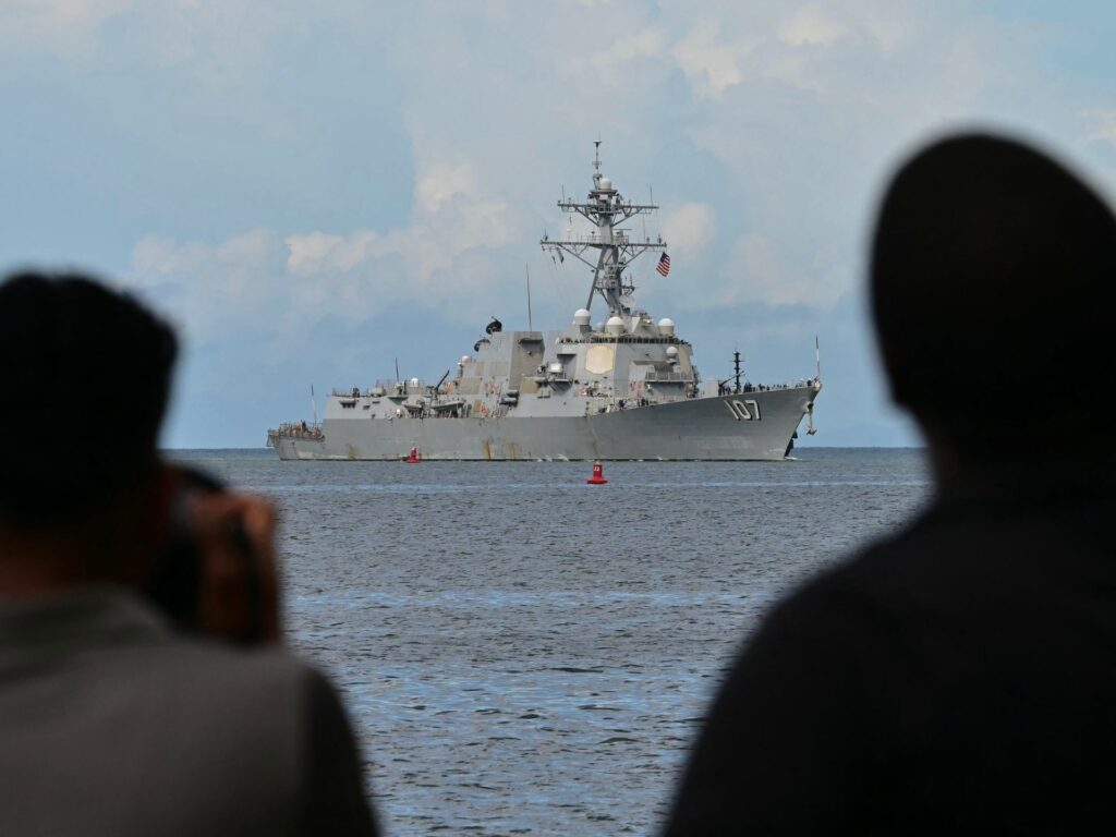 US warship arrives in Trinidad and Tobago near Venezuela | Military News