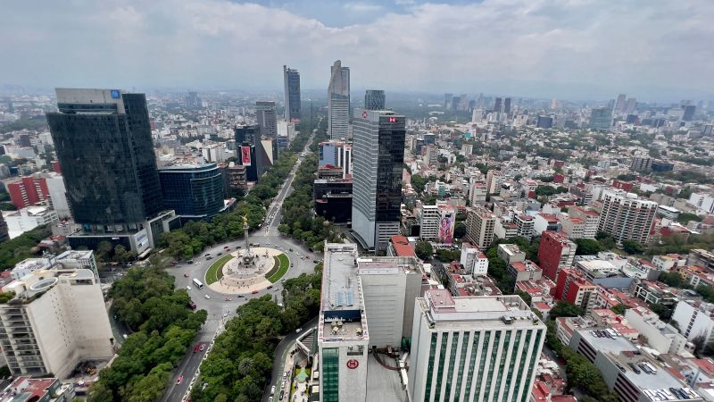 Mexico hands over suspected Chinese fentanyl kingpin to U.S. authorities, minister says