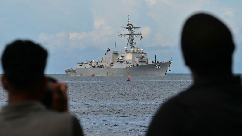 US warship enters Trinidad and Tobago, increasing pressure on Venezuela