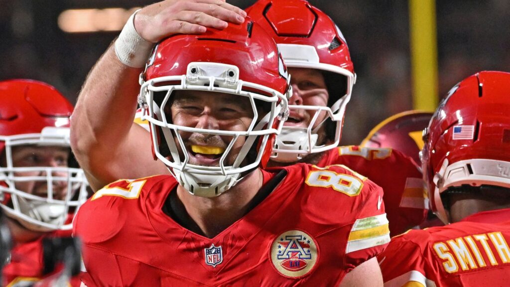 NFL: The Kansas City Chiefs dominated the Washington Commanders, winning 28-7 and snapping their nine-game winning streak against their opponent. NFL News