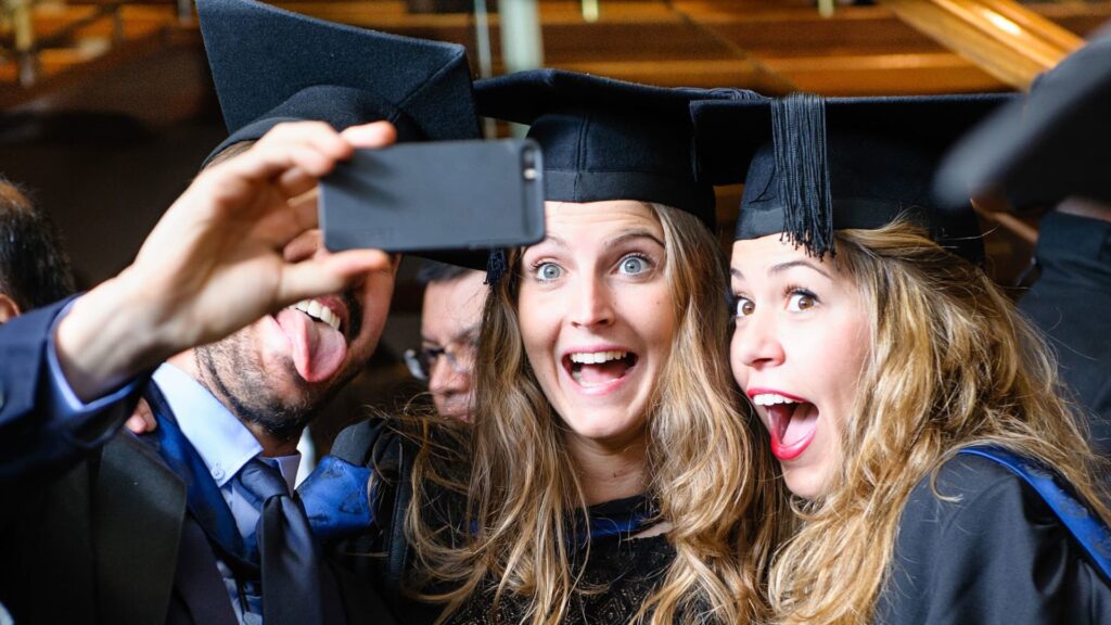 How to graduate college with little or no student loans