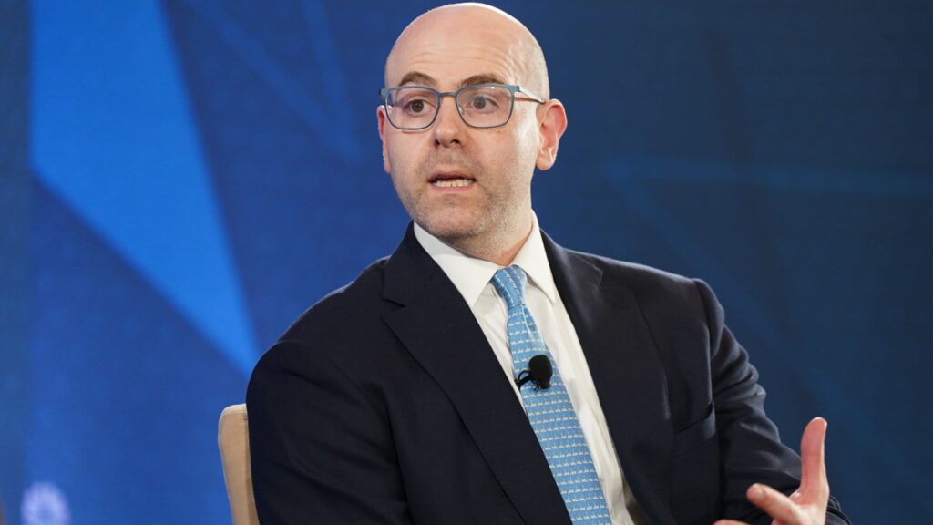 Mr. Milan wanted further rate cuts, but Mr. Schmidt voted for no easing at all.