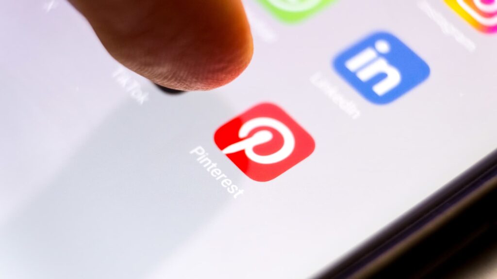 Pinterest stock plummets 20% due to poor earnings forecasts and weak outlook