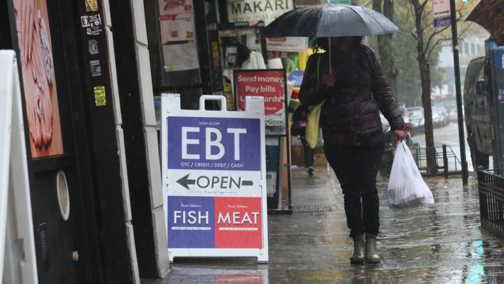 Trump administration seeks to block food stamp order