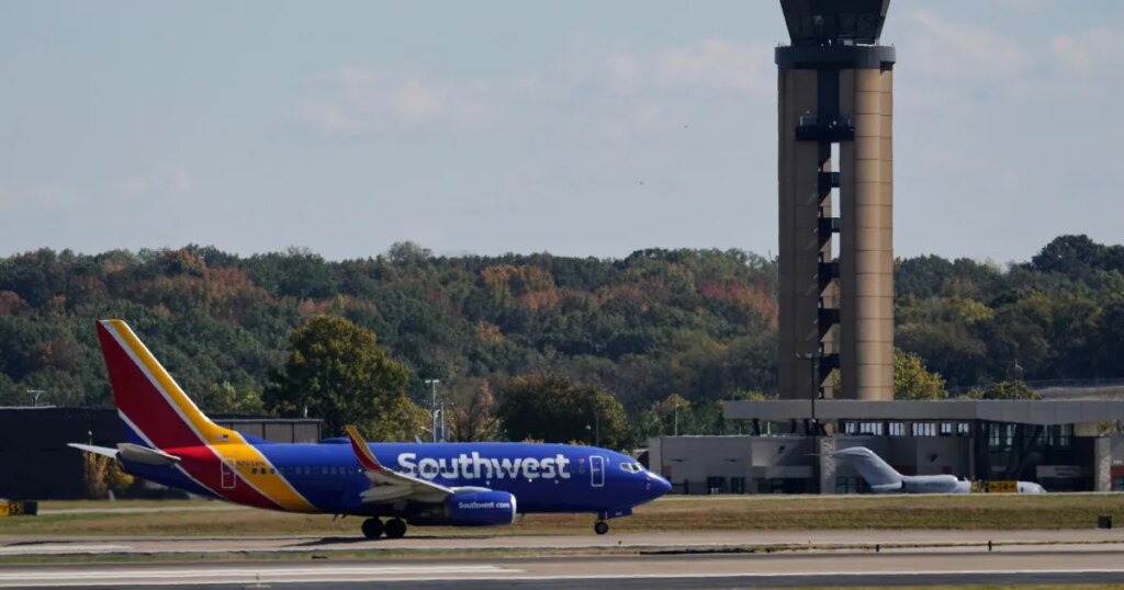 Hundreds of US flights canceled as regulators order air traffic reduction | Aviation News