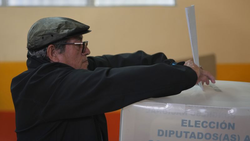 Hondurans vote in close presidential election in the shadow of President Trump’s surprise intervention