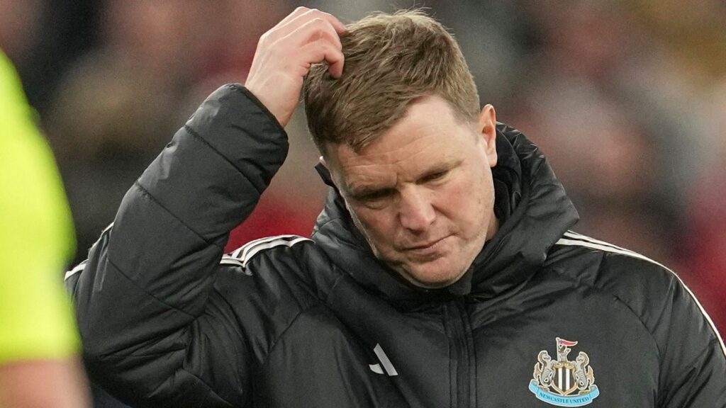 Newcastle manager Eddie Howe can’t do anything more, the club has let him down, says Jamie Carragher after Brentford defeat | Soccer News