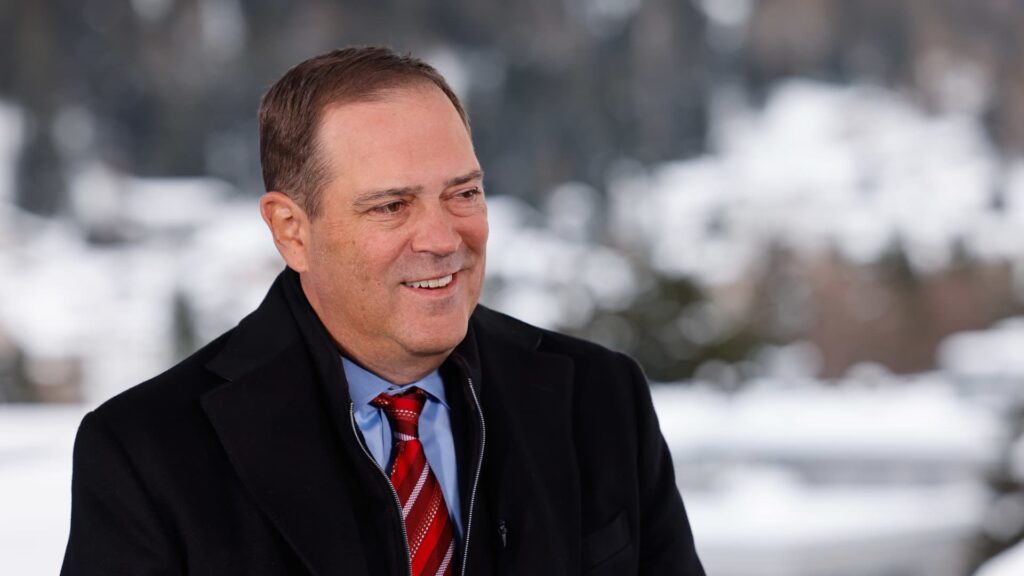 Cisco stock hits record closing price for first time since dotcom peak in 2000