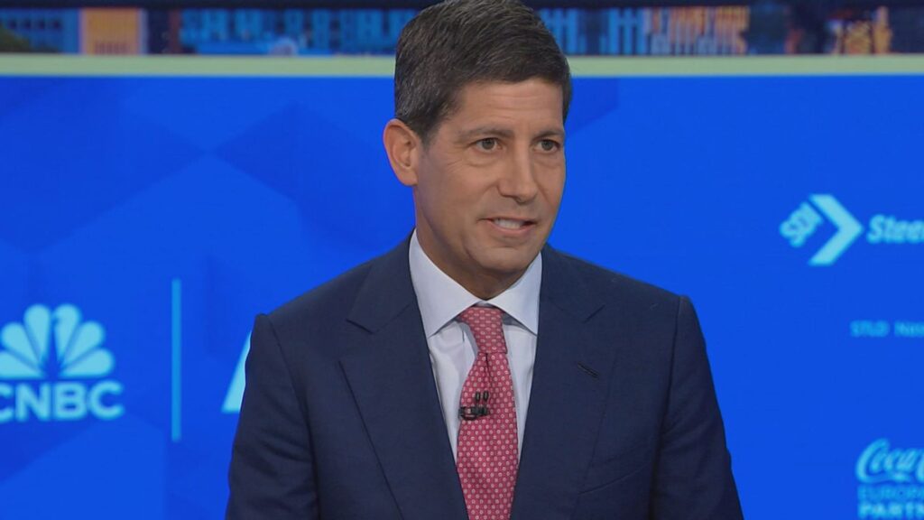 President Trump says Kevin Warsh is at the top of his list of candidates for Fed chairman
