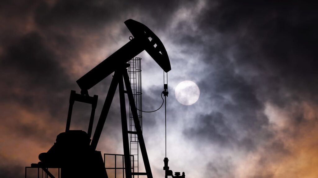 US crude oil drops below $55, the lowest price since early 2021