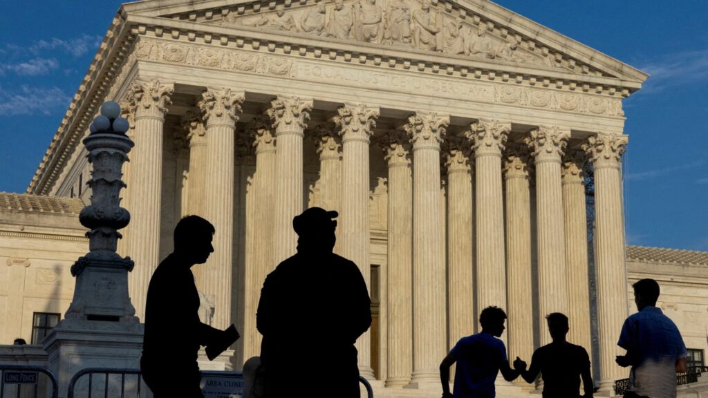 Supreme Court conservatives plan to support President Trump in FTC removal lawsuit