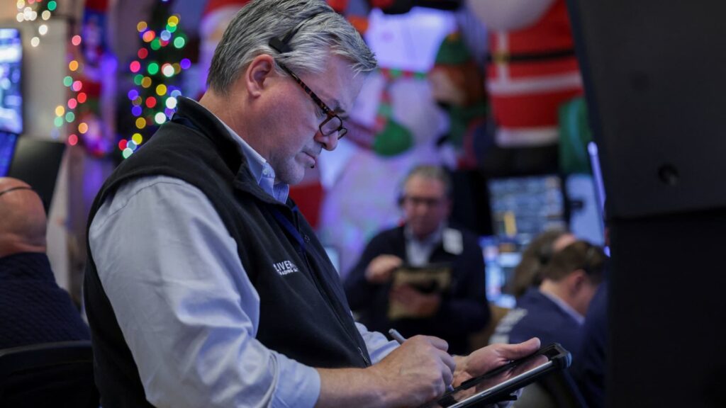 US stocks break records despite fall in AI-driven tech