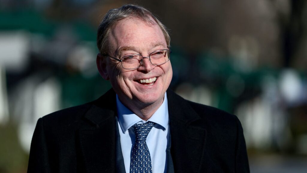 Hassett says Fed independence is ‘very important’ and no candidate for chairman should be disqualified because he is a friend of Trump