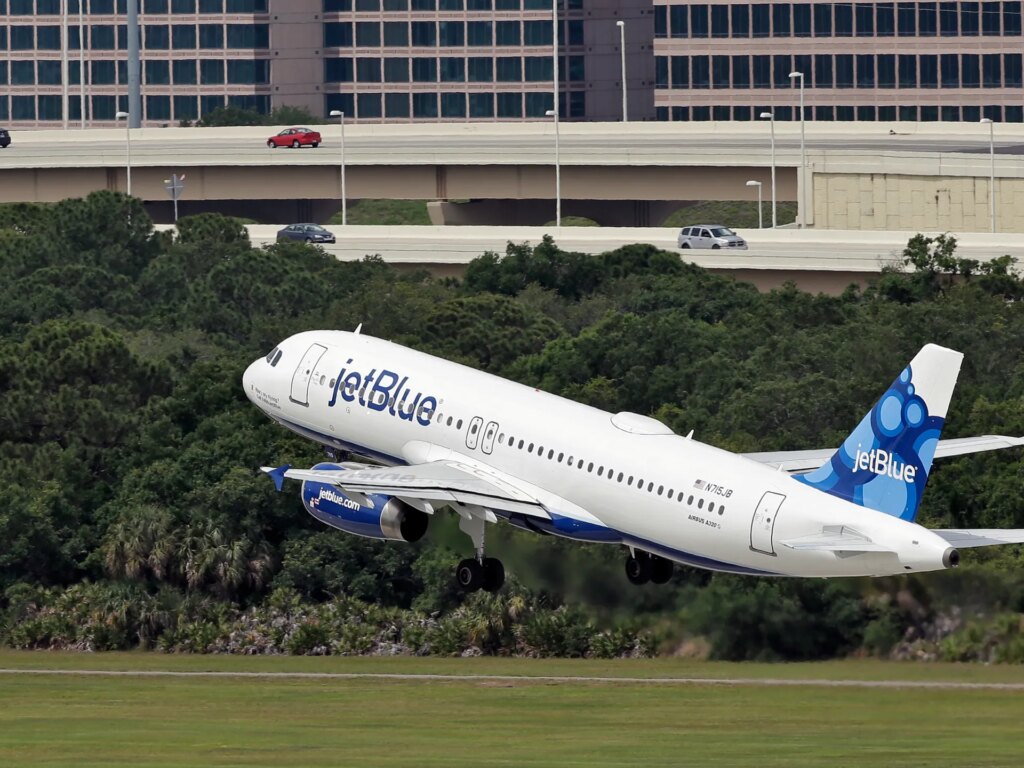 JetBlue flight avoids ‘midair collision’ with US tanker near Venezuela | Reuters Donald Trump News