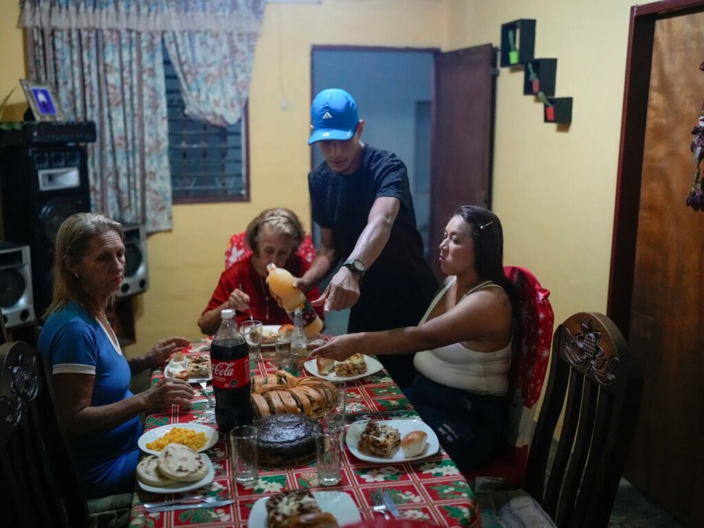 Photos: Christmas for a Venezuelan family – from American dreams to poverty | Donald Trump News