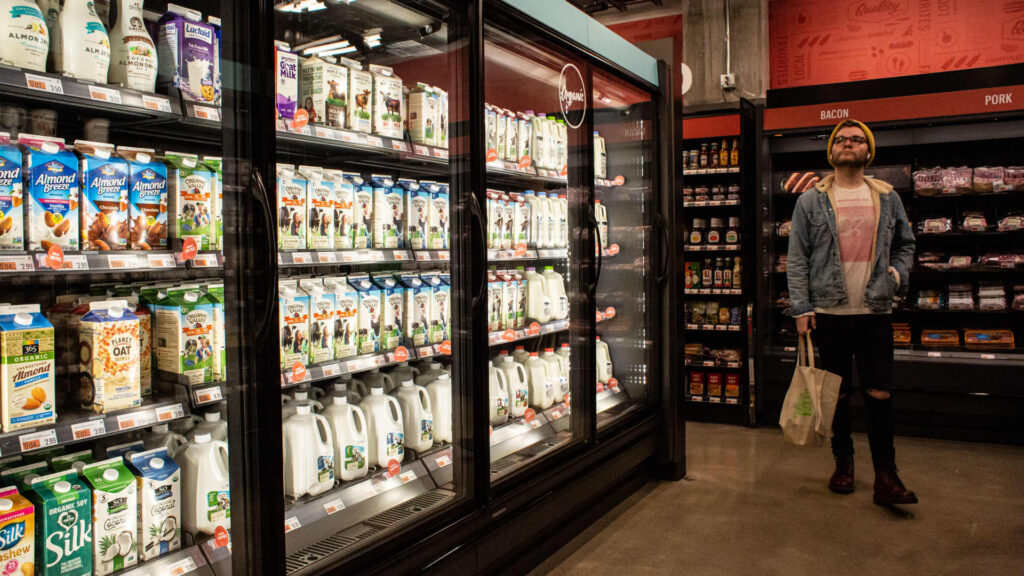 Stocks with the biggest price movements at noon: AMZN, RDDT, PINS, SYY