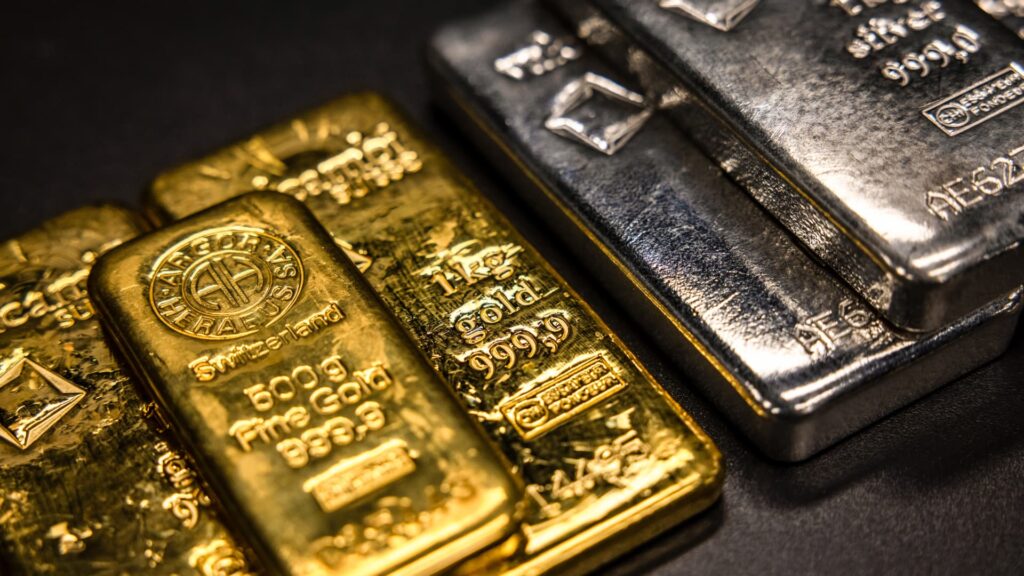 Gold and silver prices fall after CME raises precious metals margins