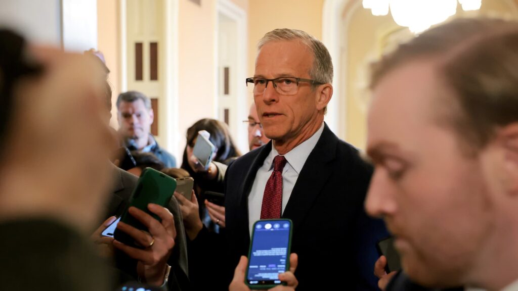 Government shutdown: Republicans consider letting down the hatches