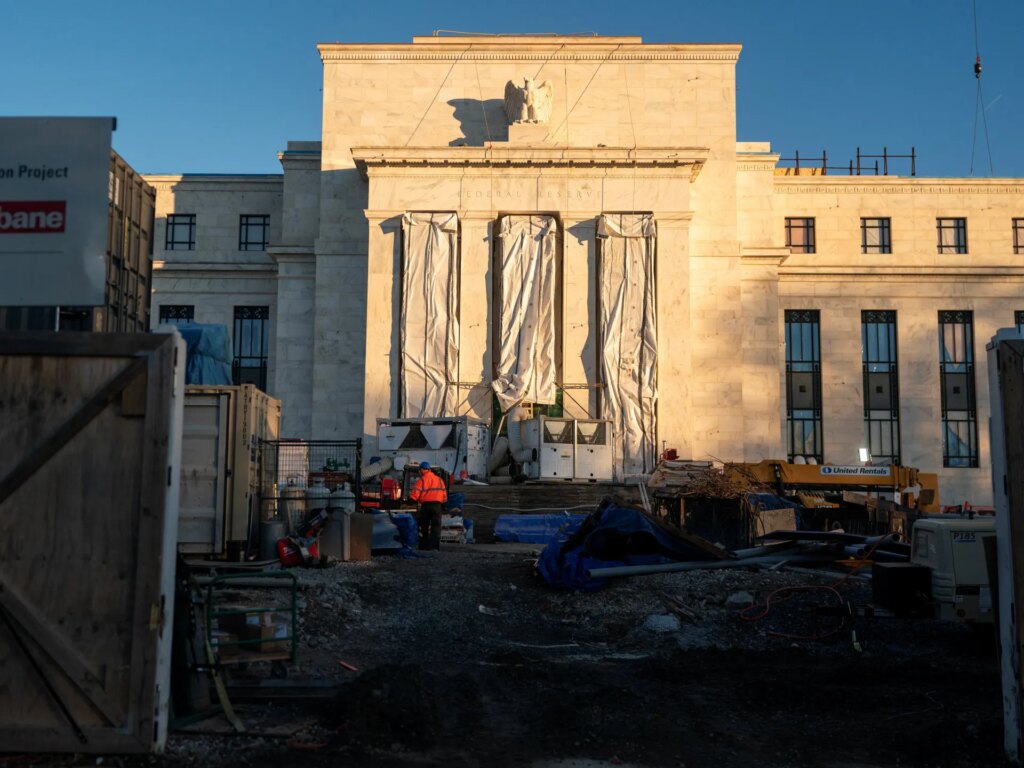 US Federal Reserve keeps interest rates unchanged despite political pressure | Business and Economic News