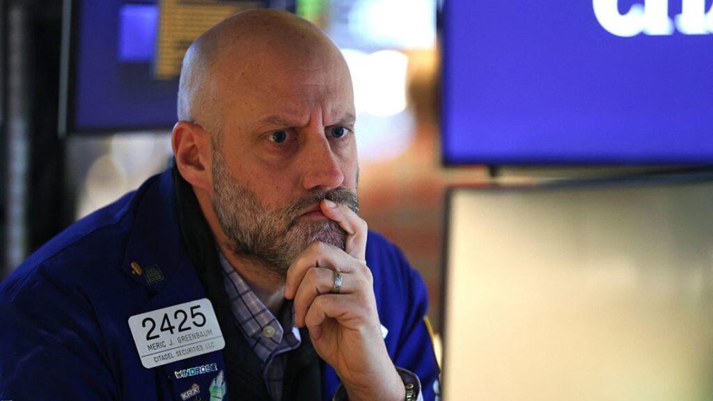 Investors expect more delayed data