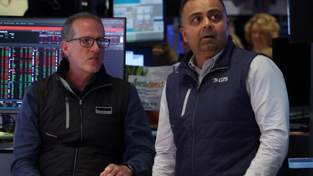 Private credit worries and U.S.-Iran tensions weigh on Wall Street