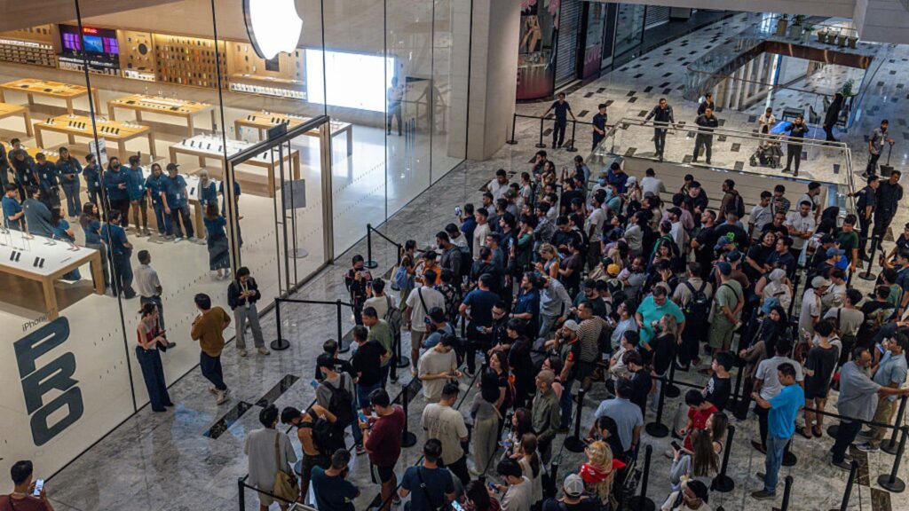 Smartphone market prepares for “biggest decline in history” in 2026