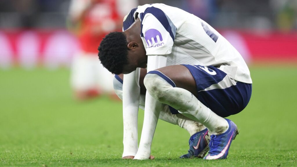 Arsenal suffers heavy defeat in North London derby, Tottenham are given a relegation warning and are in even more trouble | Soccer News
