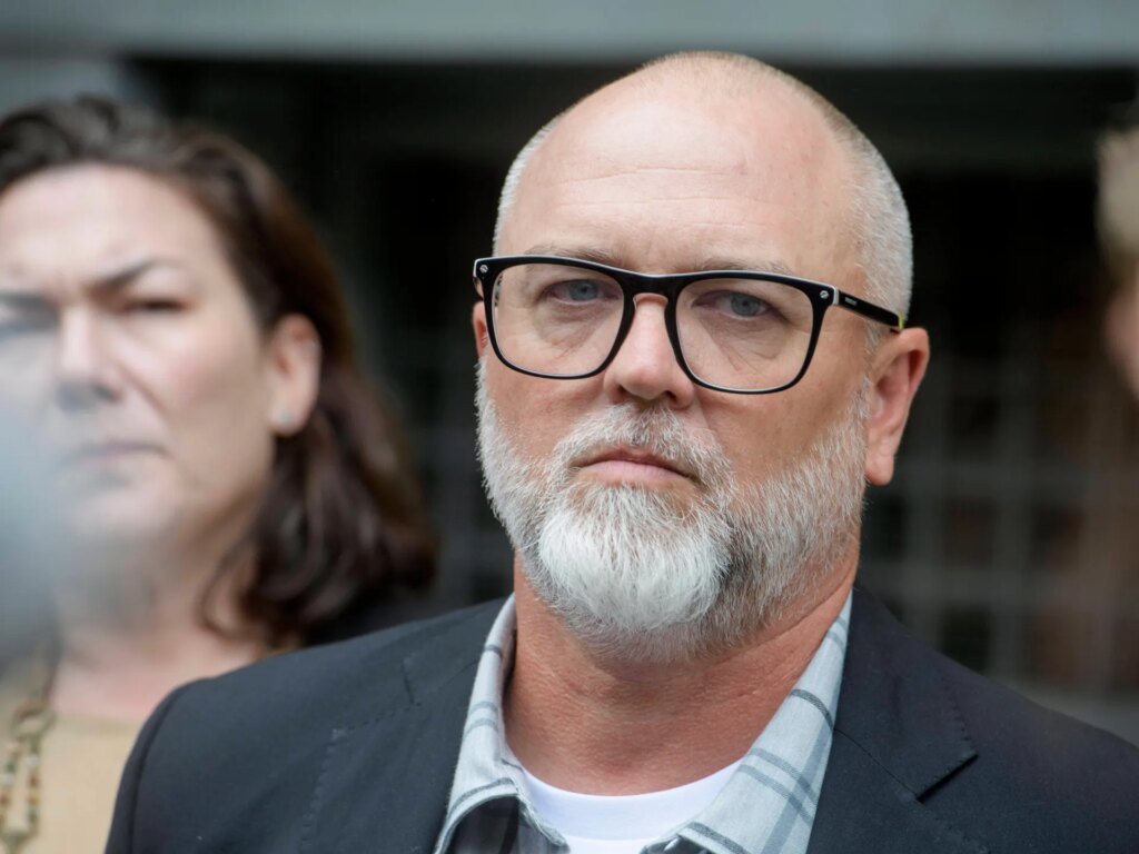 Trump administration drops charges against veteran who burned flag | Donald Trump News