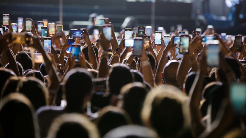 The concert crowd became a “sea of telephones.” But are the tides turning?