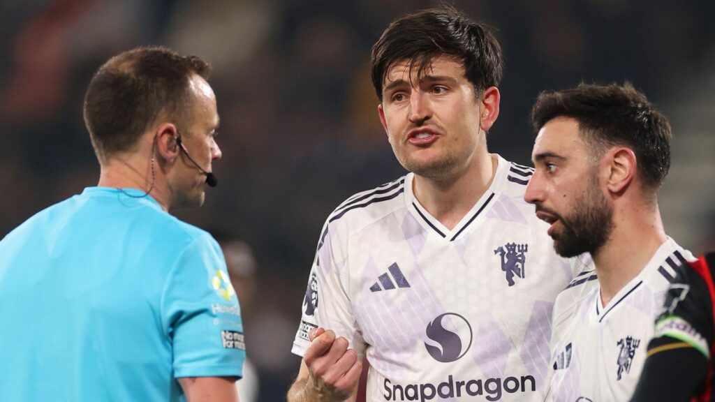 Manchester United: Michael Carrick and Bruno Fernandes criticize Amad Diallo penalty denied before Harry Maguire receives red card | Manchester United Soccer News