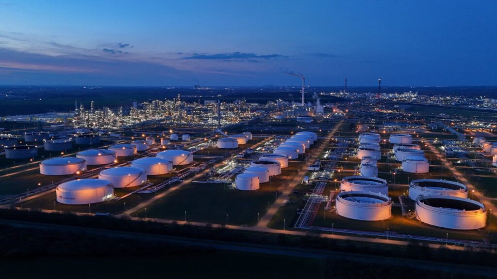 Crude oil rises as President Trump reaffirms deadline for attacks on Iranian power plants and bridges