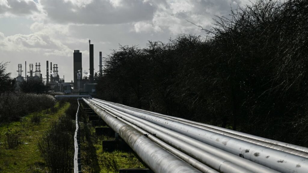 UK jet fuel supply risks: diesel, kerosene imports and air travel