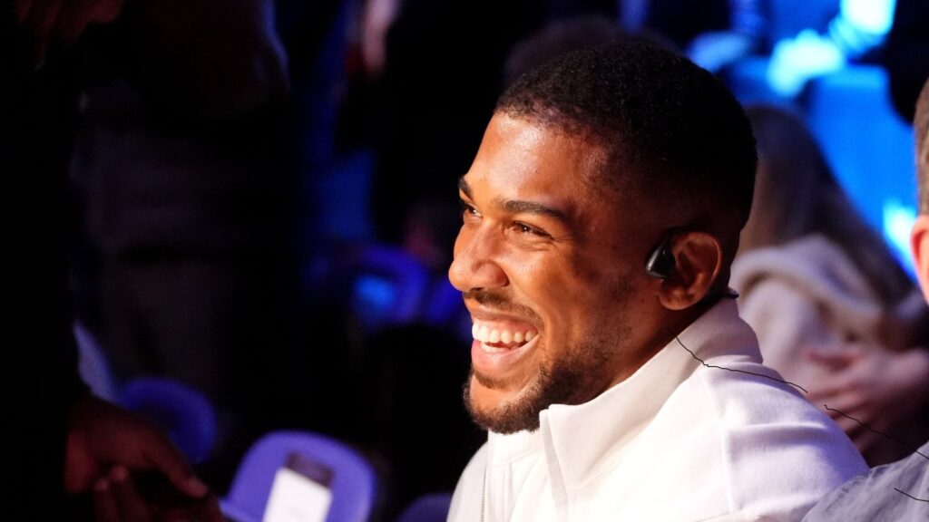 Anthony Joshua attends Derek Chisora vs. Deontay Wilder fight in London, making first public appearance since death of close friend | Boxing News
