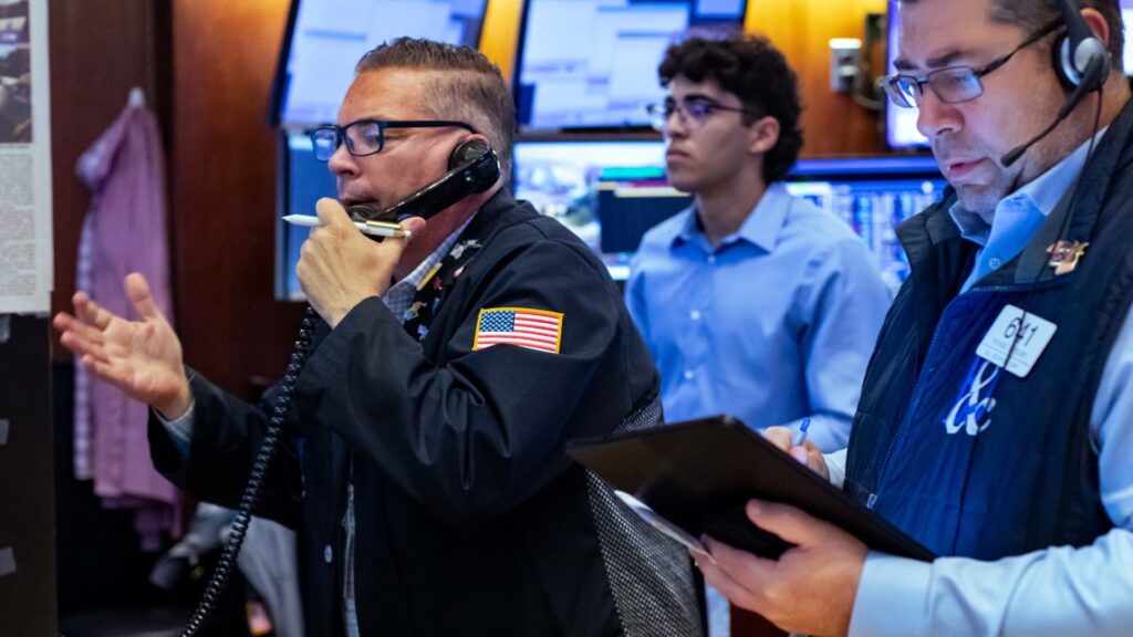 U.S. Treasuries remain strong despite falling yields due to ceasefire talks between U.S. and Iran