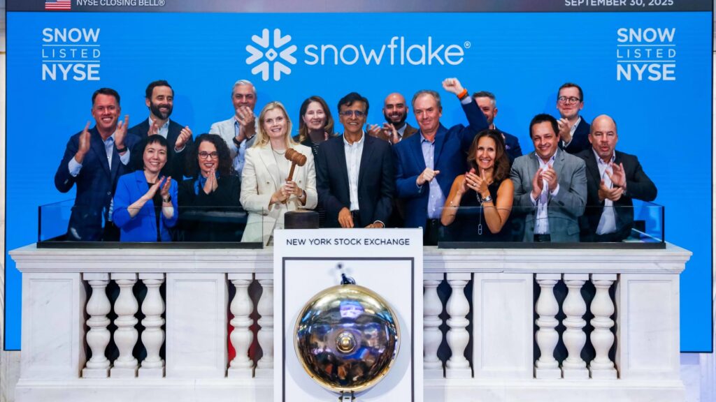 Snowflake stock soars 37% on AI frenzy, fueling software rally