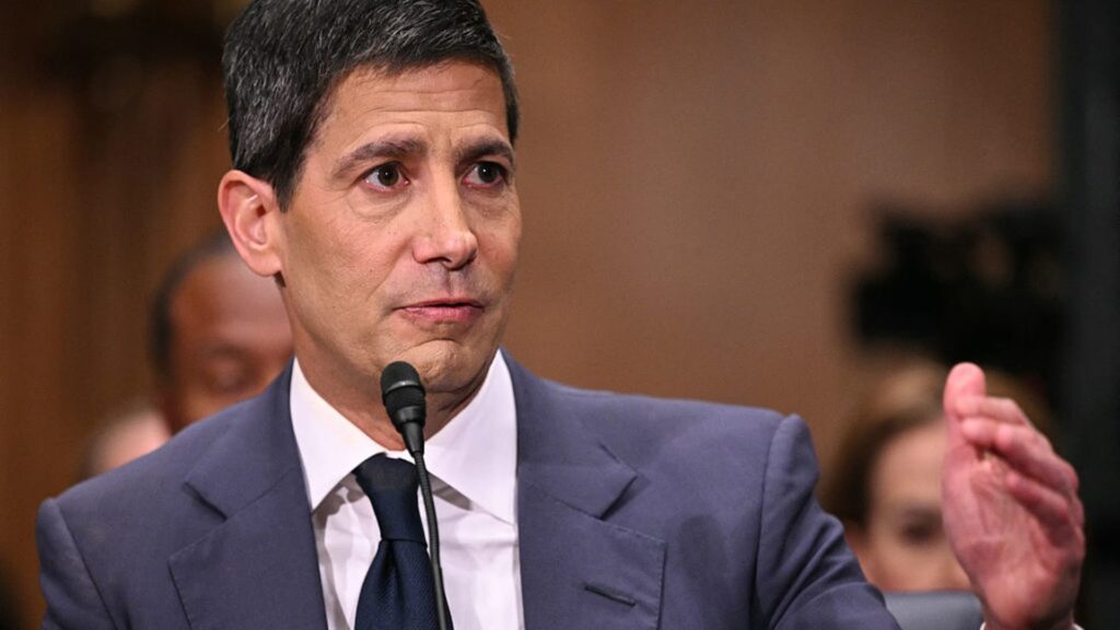 Kevin Warsh joins Fed, faces massive ‘family fight’ over interest rate cuts