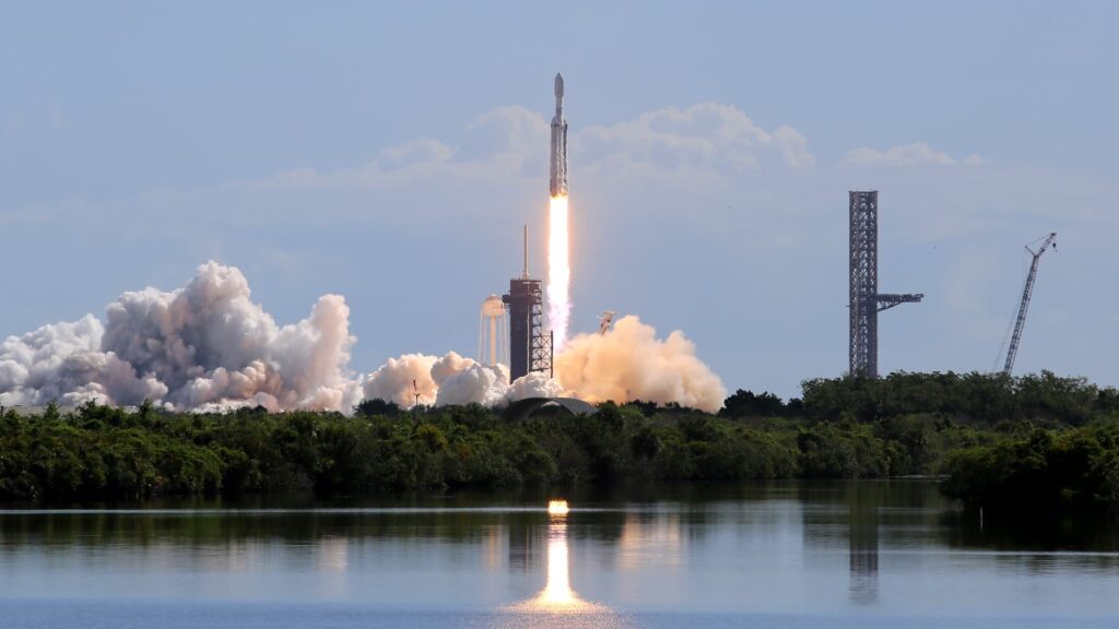 Analyst: Mega IPO could signal market top as SpaceX prepares