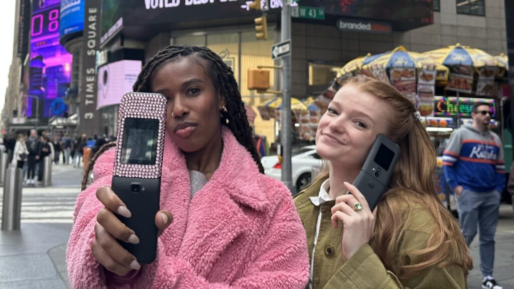 I switched to a flip phone for 4 days as a smartphone detox.