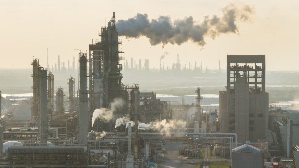 Oil prices: US attack on Iran reignites concerns about Strait of Hormuz disruption