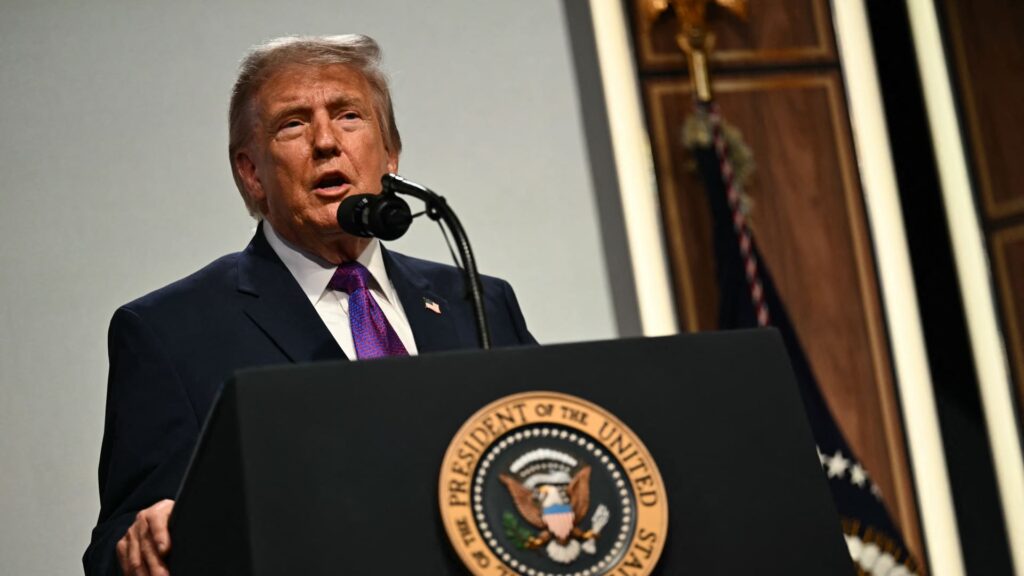 アフリカで米国人検査で陽性反応が出たことを受け、トランプ大統領はエボラ出血熱を懸念