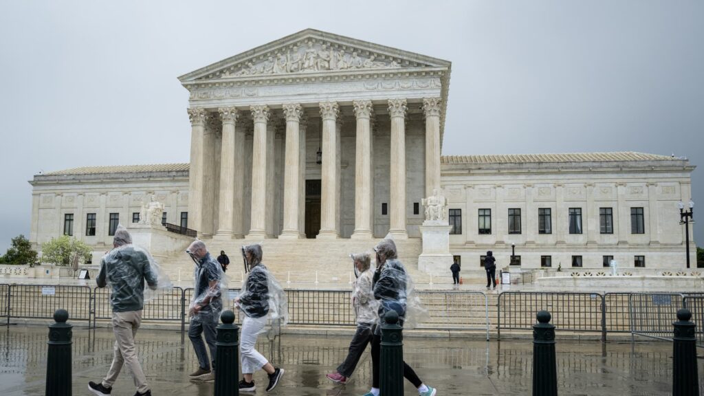 A series of court rulings weakens Democrats’ chances of winning the House.