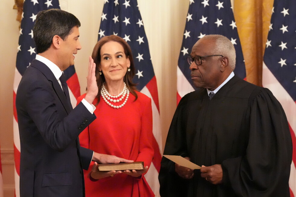 Warsh sworn in as new Fed chairman at White House ceremony