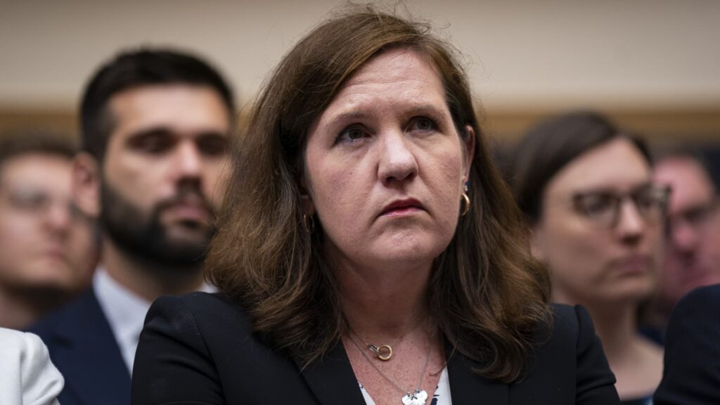 Supreme Court allows President Trump to dismiss FTC commissioner, major victory for presidential power