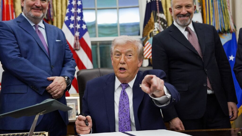 President Trump signs AI order requiring companies to give government early access
