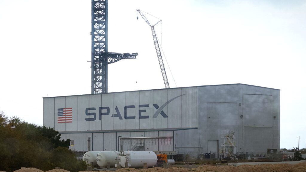 SpaceX sets aside up to 5% of IPO shares for employees and friends