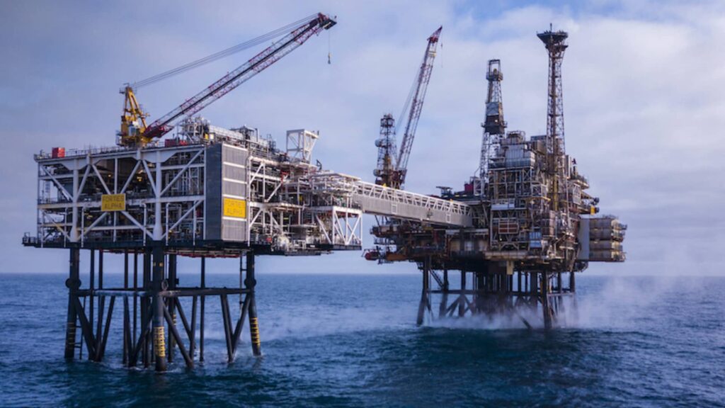 Oil prices: President Trump hints at new attack on Iran