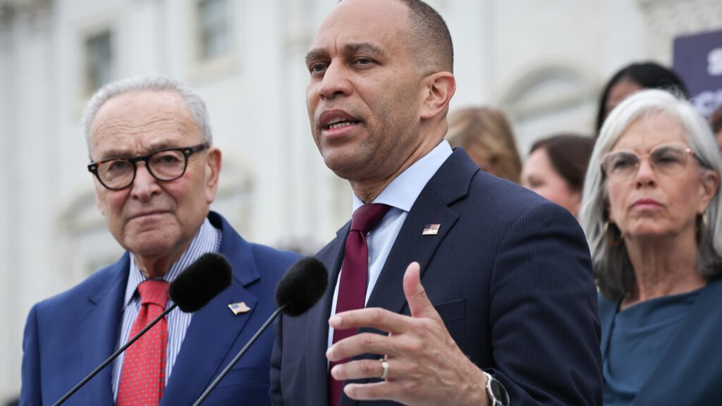 President Trump sticks with Pulte, FISA rushes toward expiration