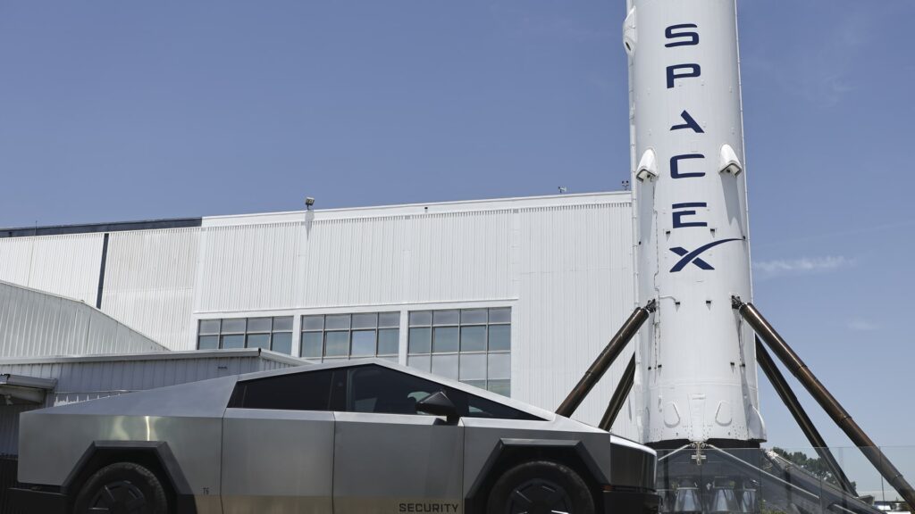 Jim Cramer says one of SpaceX’s biggest risks is this group of investors