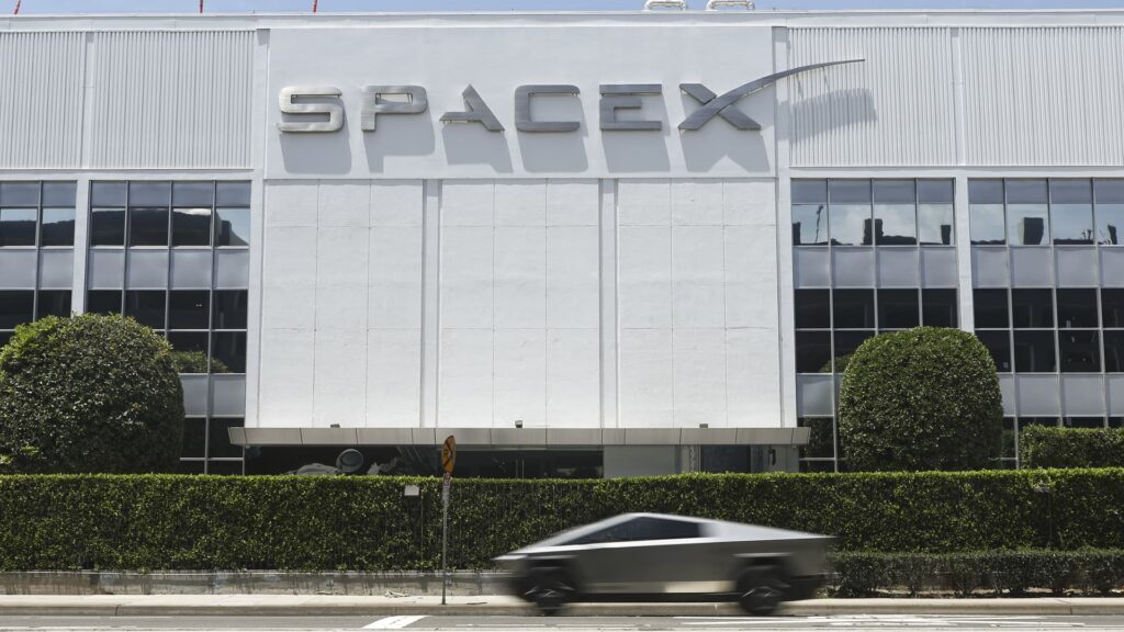Jim Cramer warns SpaceX could soar to unsustainable levels after debut