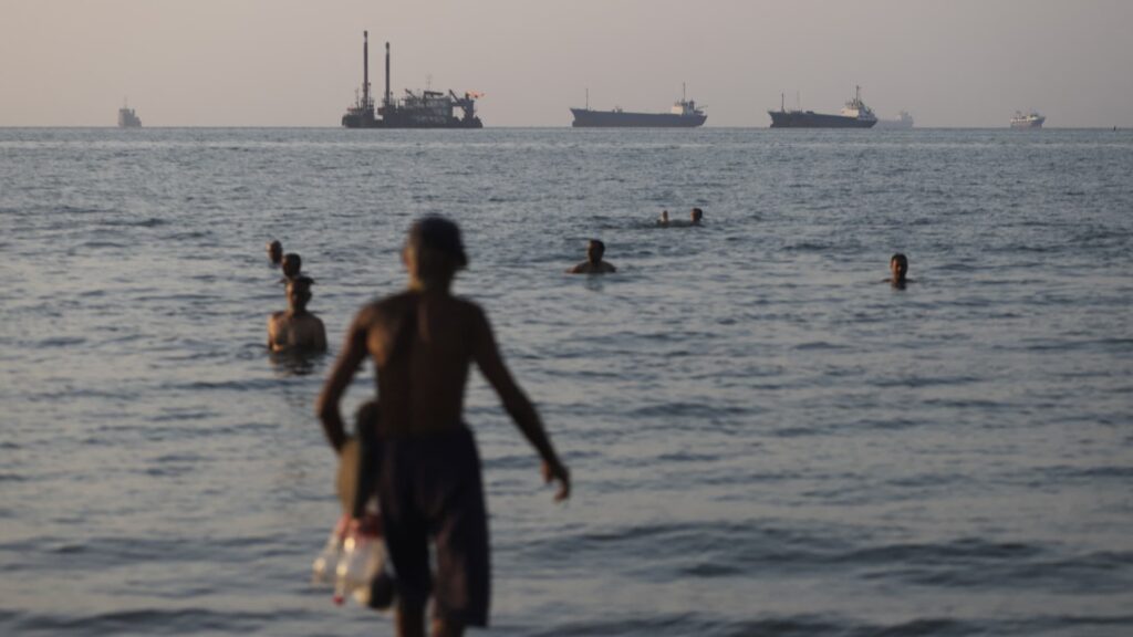 Oil tanker CEO expects U.S.-Iran deal to rapidly increase Hormuz sailings